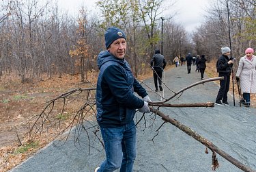 Навели порядок в парке «Березка»